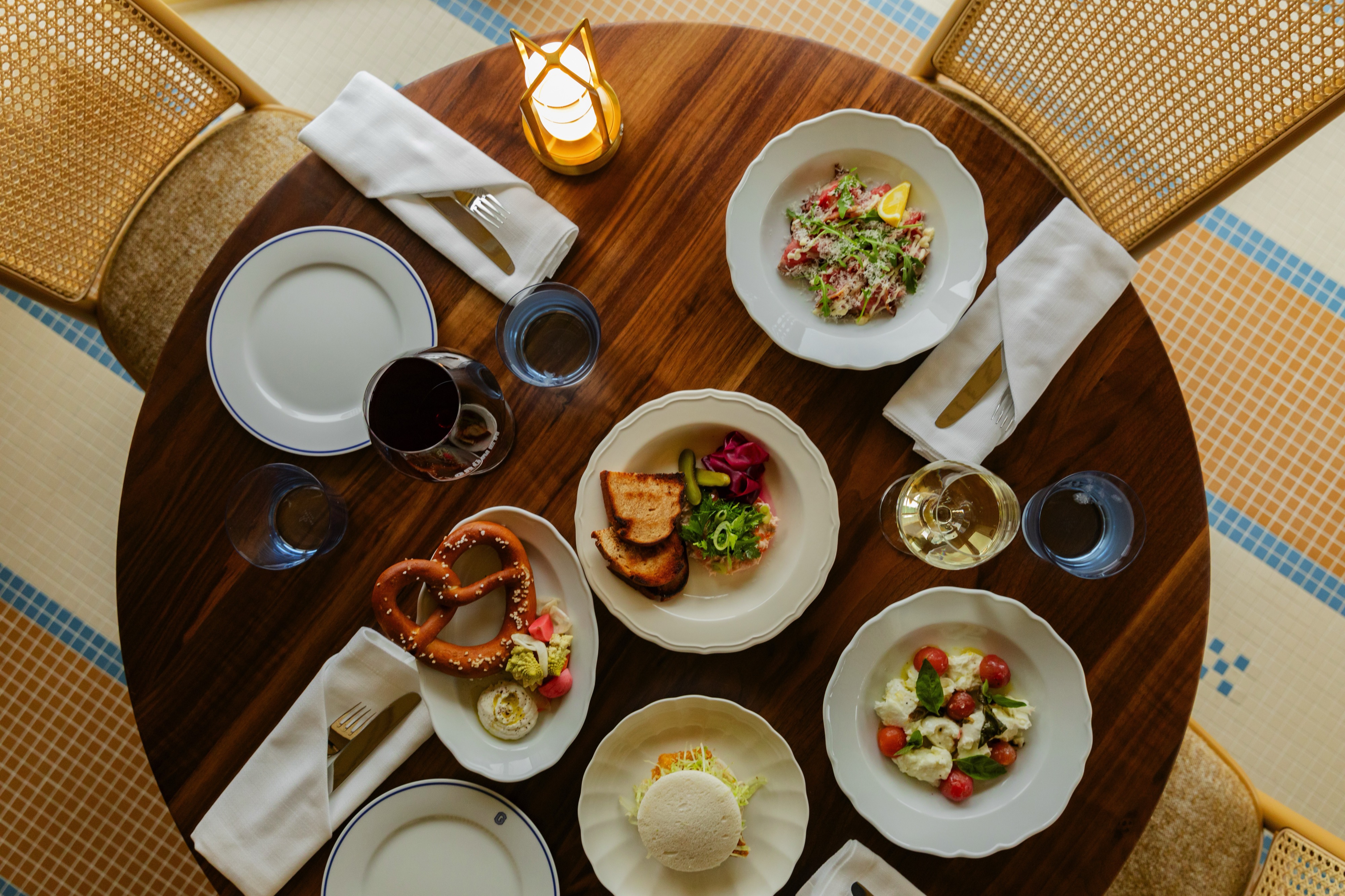 APT Solara - The Gruner Bar & Dining